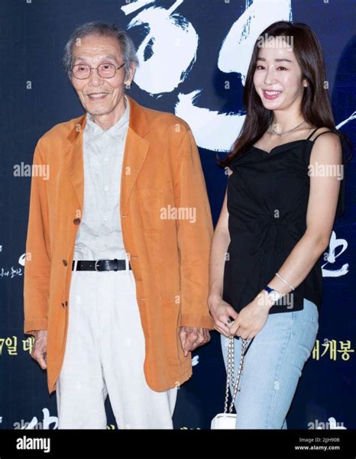 How Old is Yeong-su: Unveiling the Age and Life of a Rising Star