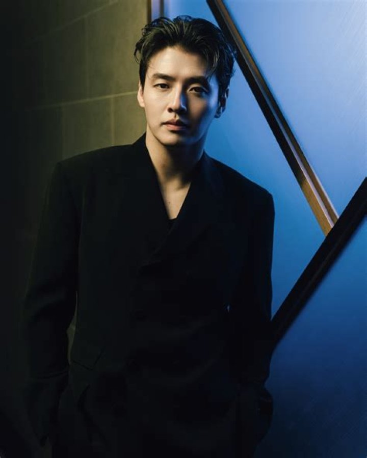 Kang Ha-neul: The Rising Star of Korean Entertainment