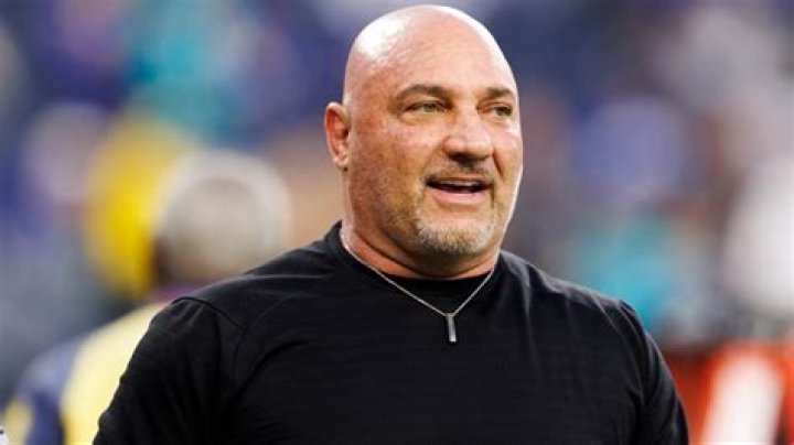 Unraveling the Mystery: How Tall is Jay Glazer?