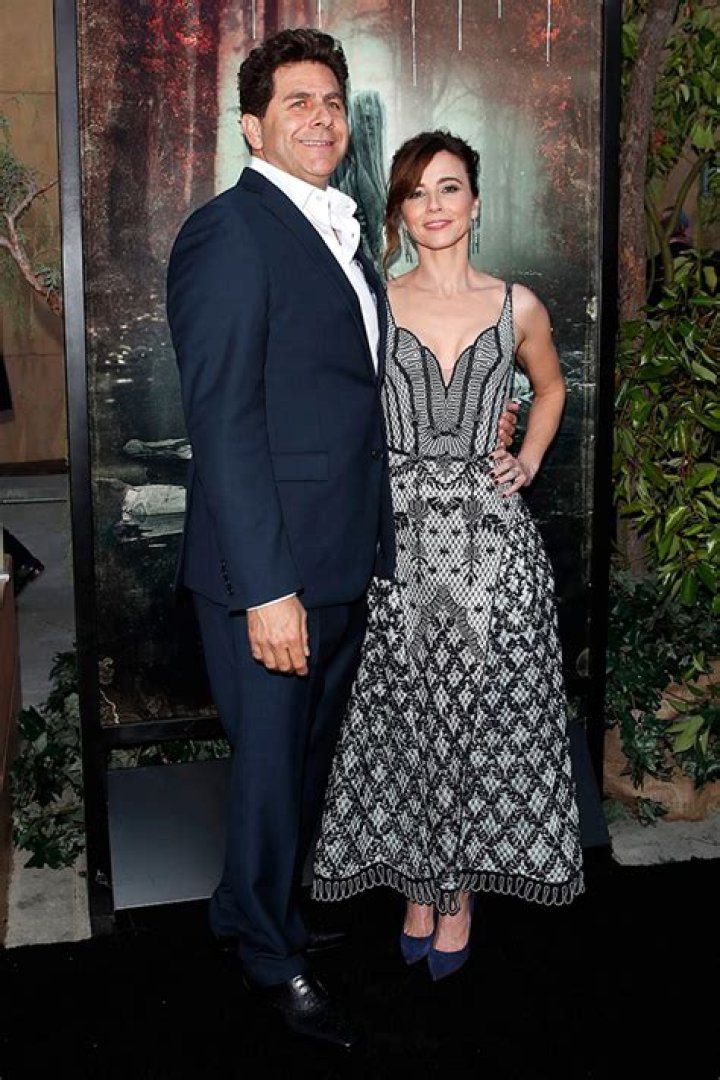 Unveiling Linda Cardellini's Husband: A Journey Through Love and Life